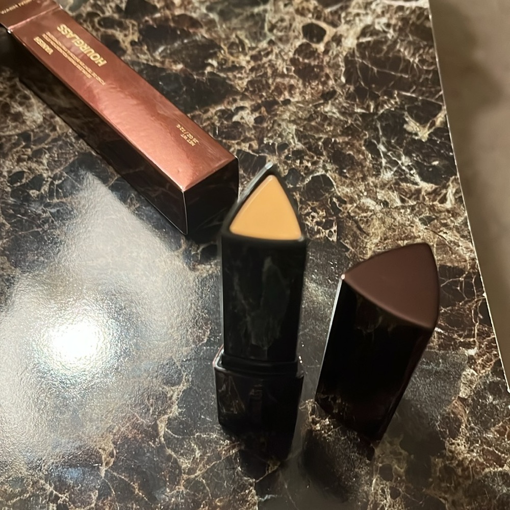 Hourglass foundation stick